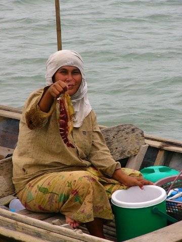 prawn fisherwoman Tona